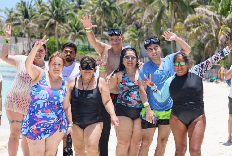 Brillan playas de Isla Mujeres este fin de semana con gran afluencia turística
