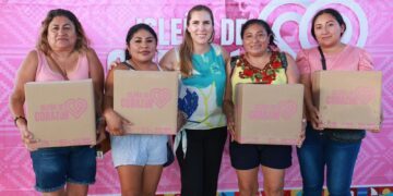 Entrega Atenea Gómez apoyos alimentarios del Programa Isleña de Corazón