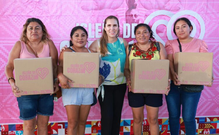 Entrega Atenea Gómez apoyos alimentarios del Programa Isleña de Corazón