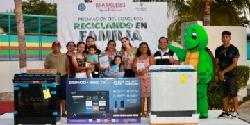 Premia Atenea Gómez a familias ganadoras de la tercera edición del concurso “Reciclando en Familia 2025”