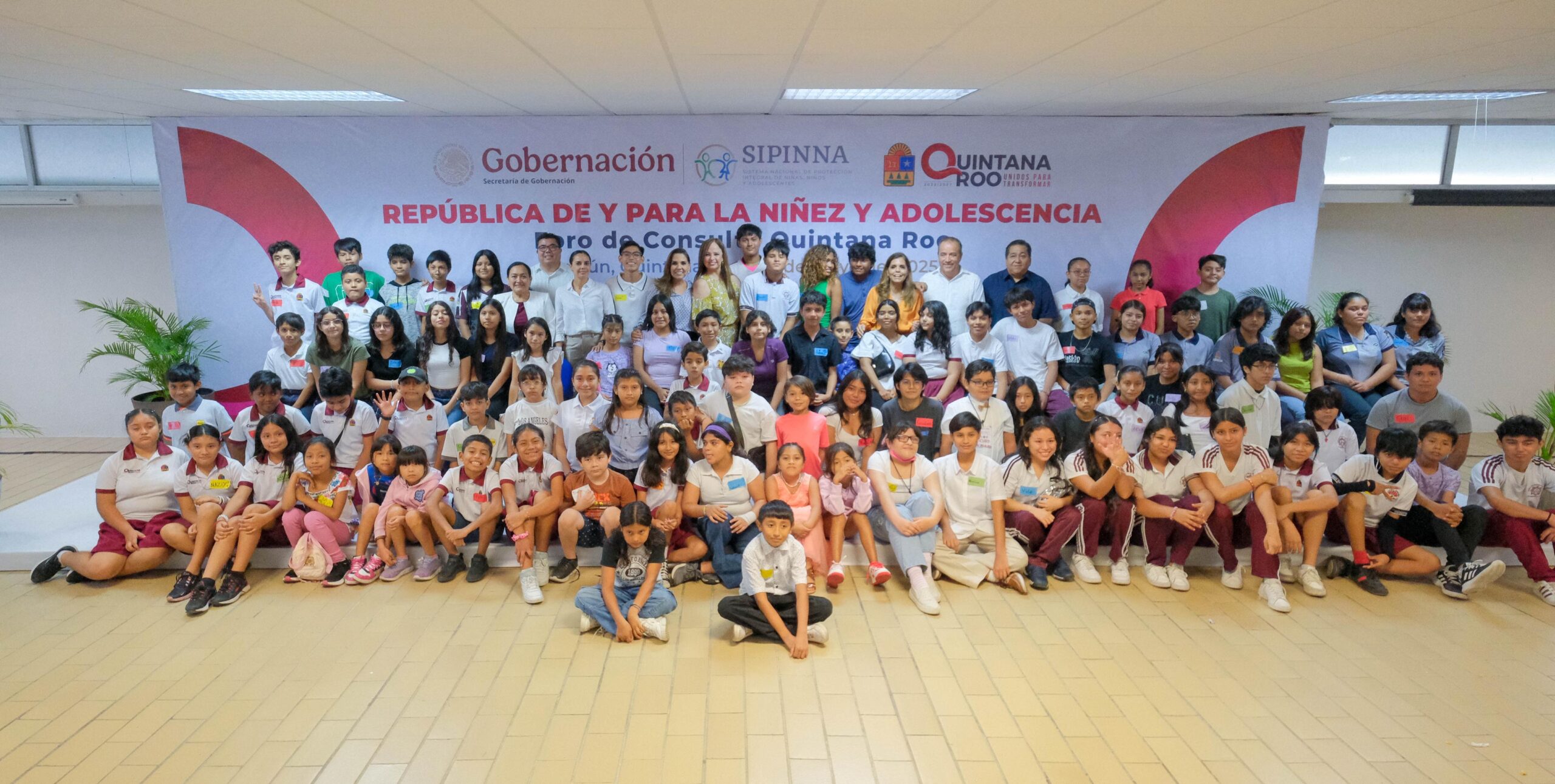 Mara Lezama y Lorena Villavicencio, titular nacional del SIPINNA, escuchan la voz de la niñez quintanarroense