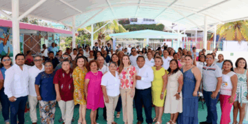 Reconoce Atenea Gómez labor de maestras y maestros en emotiva ceremonia conmemorativa