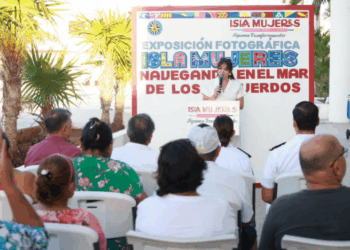 Promueve Gobierno de Isla Mujeres rescate de la memoria histórica con exposición fotográfica “Isla Mujeres, navegando en el mar de los recuerdos”