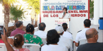Promueve Gobierno de Isla Mujeres rescate de la memoria histórica con exposición fotográfica “Isla Mujeres, navegando en el mar de los recuerdos”
