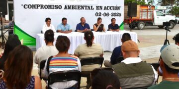 Ayuntamiento de Puerto Morelos entrega reconocimientos a profesionales y activistas ambientales
