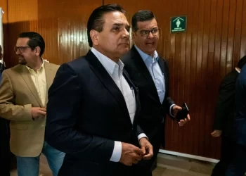 Confirman validez de orden de aprehensión contra Silvano Aureoles