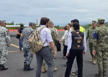 Claudia Sheinbaum sobrevuela zonas afectadas por huracán ‘Erick’ en Oaxaca