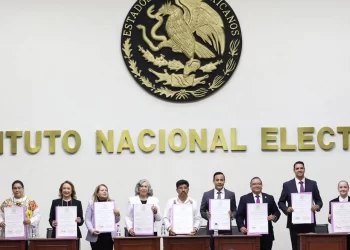 Reciben ganadores de la Corte constancia de mayoría