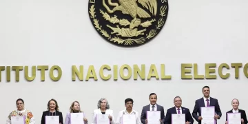 Reciben ganadores de la Corte constancia de mayoría