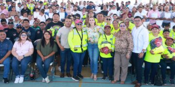 Reconoce Gobierno de Isla Mujeres a su personal con entrega de uniformes y mejores condiciones laborales