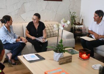 Ana Paty Peralta facilita atención de cancunenses en Palacio Municipal