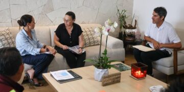 Ana Paty Peralta facilita atención de cancunenses en Palacio Municipal