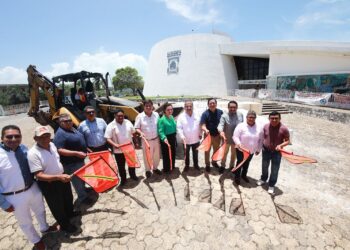 Inician trabajos para reinstalar símbolos históricos en el Congreso del Pueblo