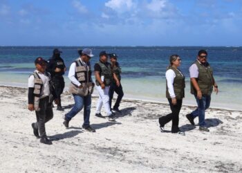 Mantiene gobierno de Puerto Morelos vigilancia en sus playas para evitar ambulantaje