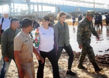 Lidera Estefanía Mercado operativo con SEMAR y ZOFEMAT para enfrentar sargazo en Playa del Carmen