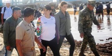 Lidera Estefanía Mercado operativo con SEMAR y ZOFEMAT para enfrentar sargazo en Playa del Carmen
