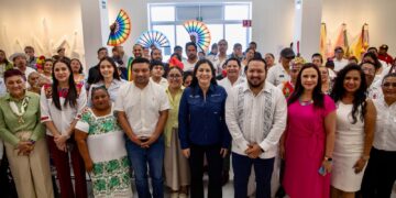 La democracia también habla maya; Firma Estefanía Mercado acuerdo con el Teqroo