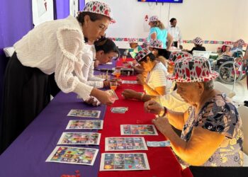 Cuida Gobierno de Atenea Gómez con amor a las abuelitas y abuelitos de Isla Mujeres