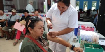 Impulsa Atenea Gómez jornadas de vacunación para bienestar de familias isleñas