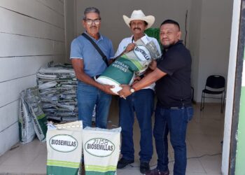 Benefician a agricultores de Puerto Morelos