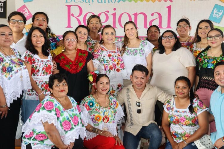 Encabeza Atenea Gómez tradicional desayuno a beneficio de personas adultas mayores de Isla Mujeres