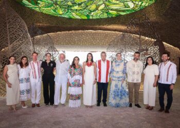 Felicita Blanca Merari a Grupo Xcaret por su éxito y crecimiento