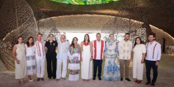 Felicita Blanca Merari a Grupo Xcaret por su éxito y crecimiento