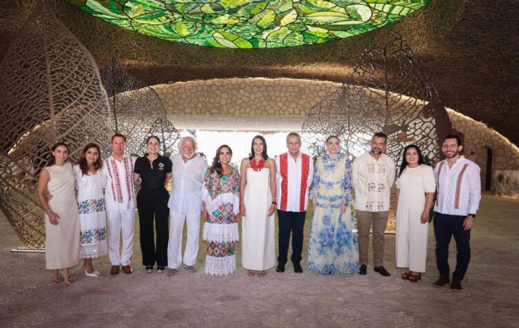 Felicita Blanca Merari a Grupo Xcaret por su éxito y crecimiento