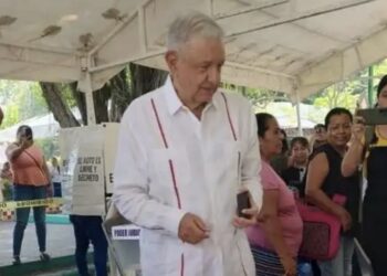 AMLO reaparece para votar en elecciones del Poder Judicial