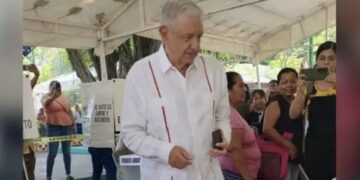 AMLO reaparece para votar en elecciones del Poder Judicial