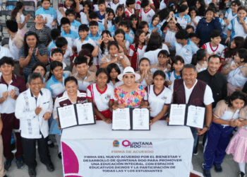 Mara Lezama cumple su compromiso con estudiantes de la secundaria “Javier Rojo Gómez” al entregarles un nuevo domo