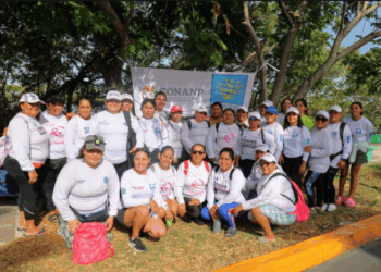 Reafirma Isla Mujeres su compromiso ambiental con jornada de limpieza en la Salina Grande