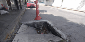 Por fin da la cara CFE en Playa del Carmen y reconoce falta de atención a registros rotos