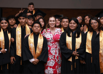 Acompaña Atenea Gómez como madrina de honor a la XII Generación del Colegio de Bachilleres Plantel Ciudad Mujeres