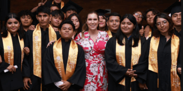 Acompaña Atenea Gómez como madrina de honor a la XII Generación del Colegio de Bachilleres Plantel Ciudad Mujeres