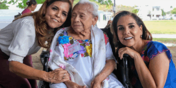 Entrega Mara Lezama en Cancún sillas de ruedas y transforma vidas