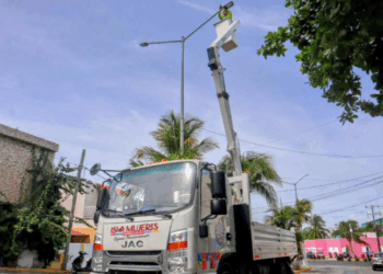 Mejora Atenea Gómez alumbrado público en beneficio de las familias de Isla Mujeres