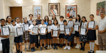 Ana Paty Peralta convive con ganadores del Cabildo Infantil por un día