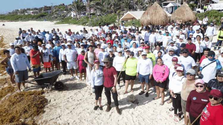 Realiza Gobierno de Isla Mujeres jornada especial del Limpiatón en playa del Mar Caribe