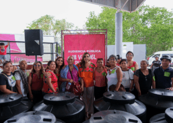Mara Lezama atiende a habitantes de Cozumel en audiencia “La Voz del Pueblo”