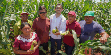Escucha Gino Segura a productores agrícolas de La Candelaria