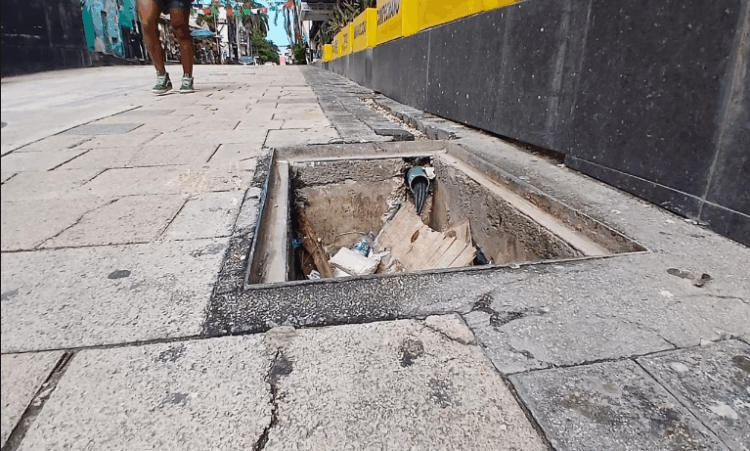 Avances hay, pero falta reparar registros sin tapas en Playa del Carmen