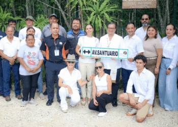 Ana Paty entrega nomenclatura de avenida Santuario