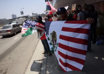 Claudia Sheinbaum reitera llamado a mexicanos en EU a protestar pacíficamente