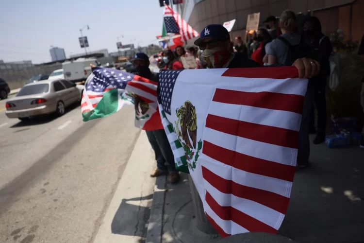 Claudia Sheinbaum reitera llamado a mexicanos en EU a protestar pacíficamente