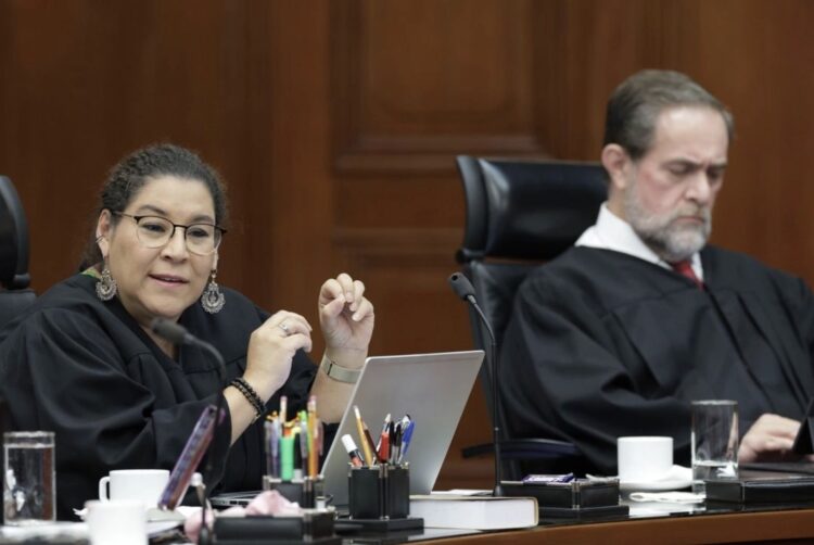 Lenia Batres acusa a la SCJN de excluirla y confabular con empresas de Salinas Pliego