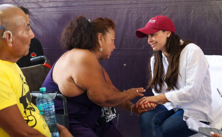 Ana Paty Peralta atiende a cancunenses en “Jornada de Atención Ciudadana”
