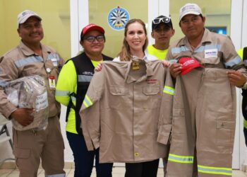 Dignifica Atenea Gómez condiciones laborales con entrega uniformes en Ciudad Mujeres