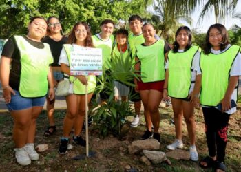 Suman juventudes isleñas voluntades en la segunda brigada “Yo amo Isla Mujeres”