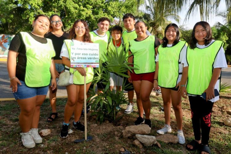 Suman juventudes isleñas voluntades en la segunda brigada “Yo amo Isla Mujeres”